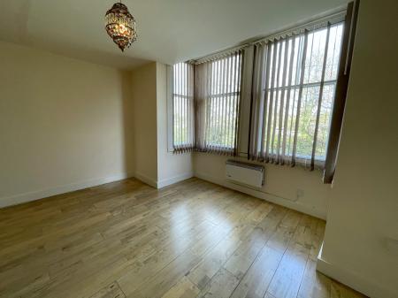 1 bedroom Flat to let in Clarendon Park Road, Clarendon Park, Leicester, LE2