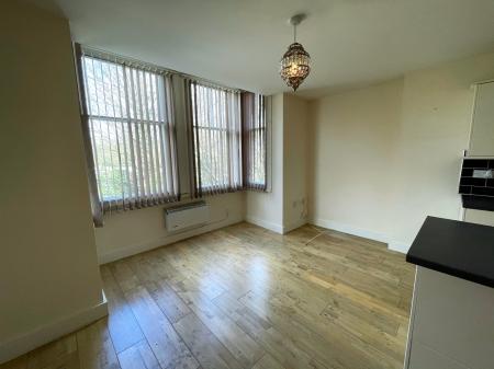 1 bedroom Flat to let in Clarendon Park Road, Clarendon Park, Leicester, LE2