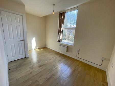 1 bedroom Flat to let in Clarendon Park Road, Clarendon Park, Leicester, LE2