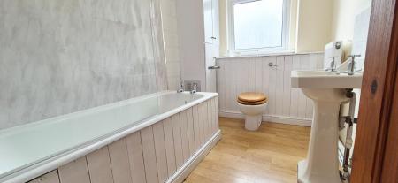 2 bedroom Terraced House for sale in Clarendon Park Road, Clarendon Park, Leicester, LE2