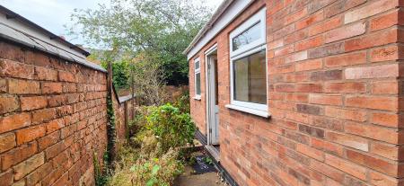 2 bedroom Terraced House for sale in Clarendon Park Road, Clarendon Park, Leicester, LE2