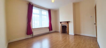 2 bedroom Terraced House for sale in Clarendon Park Road, Clarendon Park, Leicester, LE2