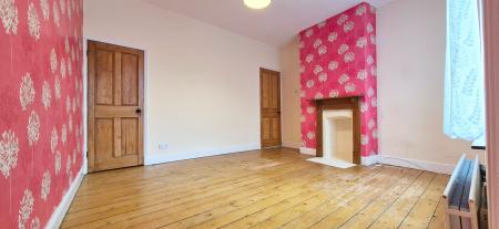 2 bedroom Terraced House for sale in Clarendon Park Road, Clarendon Park, Leicester, LE2