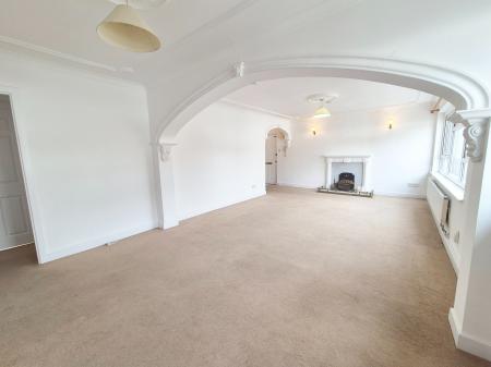 2 bedroom Flat for sale in London Road, Leicester, LE2