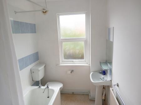2 bedroom Terraced House to let in Wordsworth Road, Knighton, Leicester, LE2