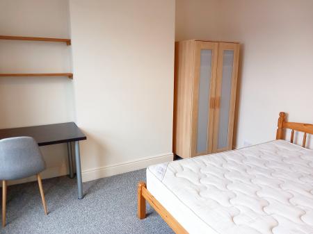 2 bedroom Terraced House to let in Wordsworth Road, Knighton, Leicester, LE2