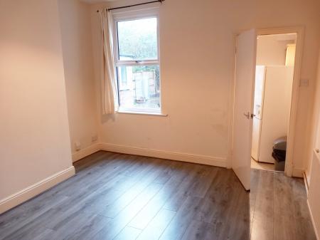 2 bedroom Terraced House to let in Wordsworth Road, Knighton, Leicester, LE2