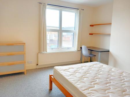2 bedroom Terraced House to let in Wordsworth Road, Knighton, Leicester, LE2