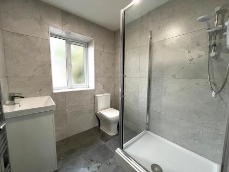 2 bedroom Flat to let in Medina Road, Leicester, LE3