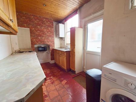 2 bedroom Terraced House for sale in Boundary Road, Aylestone, Leicester, LE2