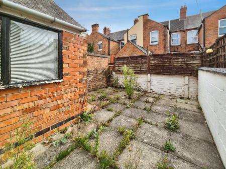 2 bedroom Terraced House for sale in Boundary Road, Aylestone, Leicester, LE2