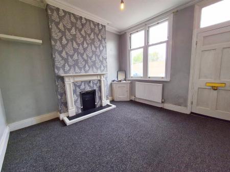 2 bedroom Terraced House for sale in Boundary Road, Aylestone, Leicester, LE2