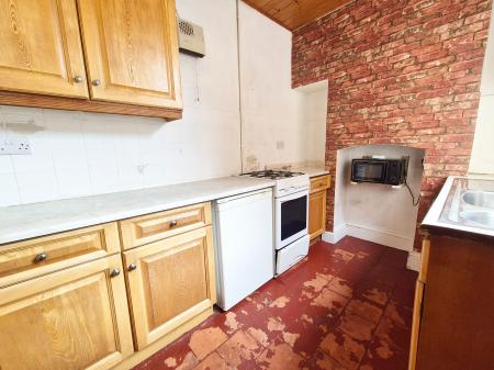 2 bedroom Terraced House for sale in Boundary Road, Aylestone, Leicester, LE2