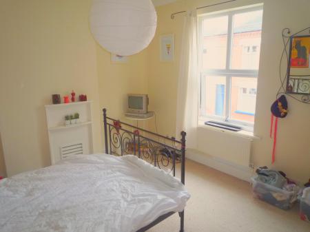 2 bedroom Terraced House to let in Hartopp Road, Clarendon Park, Leicester, LE2