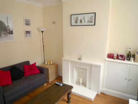2 bedroom Terraced House to let in Hartopp Road, Clarendon Park, Leicester, LE2