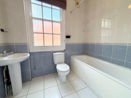 2 bedroom Flat to let in Mill Hill Lane, City Centre, Leicester, LE2