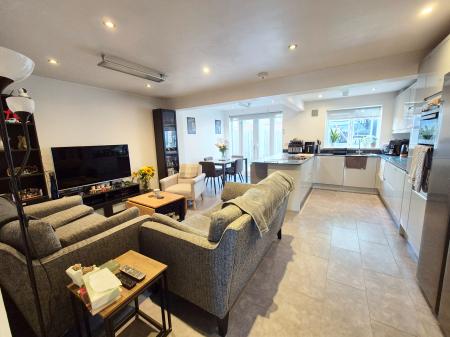 3 bedroom Semi-detached house for sale in Elsham Close, Glenfield, LE3