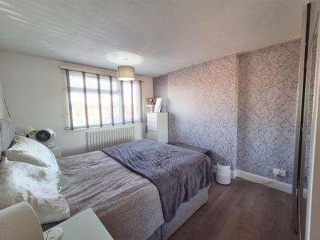 3 bedroom Semi-detached house for sale in Elsham Close, Glenfield, LE3