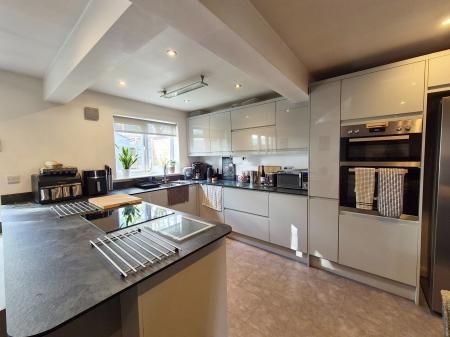 3 bedroom Semi-detached house for sale in Elsham Close, Glenfield, LE3
