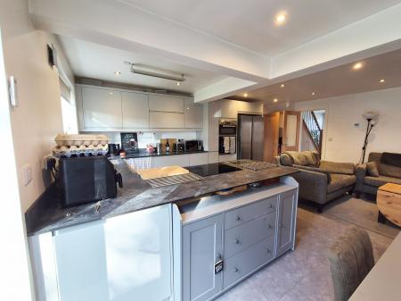 3 bedroom Semi-detached house for sale in Elsham Close, Glenfield, LE3