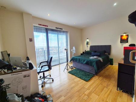 2 bedroom Flat to let in Lee Circle, City Centre, Leicester, LE1