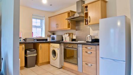 2 bedroom Flat for sale in Birkby Close, Hamilton, Leicester, LE5