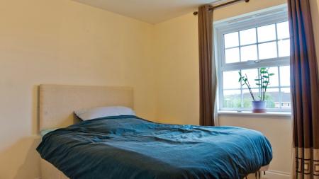 2 bedroom Flat for sale in Birkby Close, Hamilton, Leicester, LE5