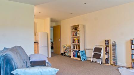 2 bedroom Flat for sale in Birkby Close, Hamilton, Leicester, LE5
