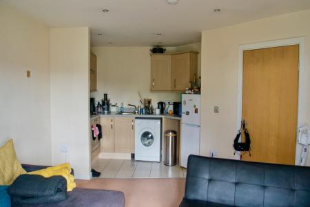2 bedroom Flat for sale in Birkby Close, Hamilton, Leicester, LE5