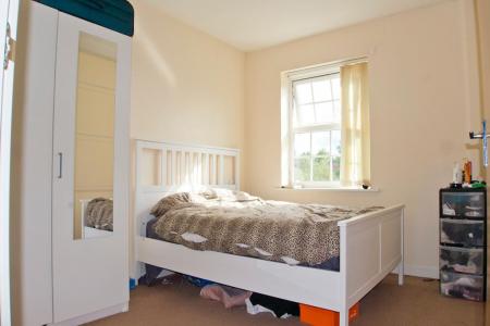 2 bedroom Flat for sale in Birkby Close, Hamilton, Leicester, LE5