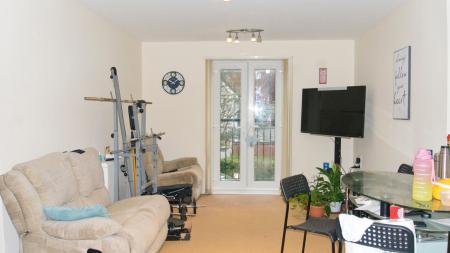 2 bedroom Flat for sale in Brompton road, Hamilton, Leicester, LE5