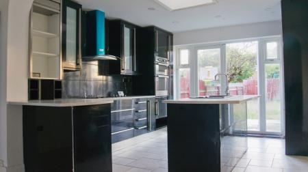 8 bedroom Semi-detached house for sale in Highway Road, Evington, Leicester, LE5