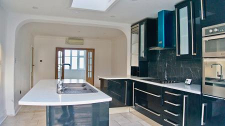 8 bedroom Semi-detached house for sale in Highway Road, Evington, Leicester, LE5