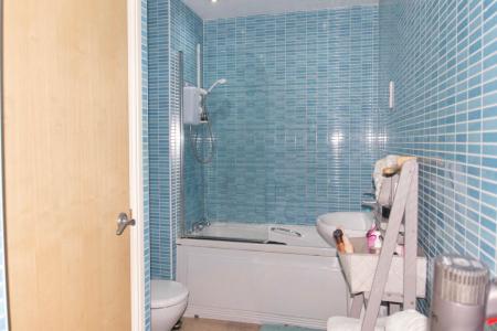 2 bedroom Flat for sale in With Garage