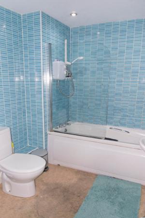 2 bedroom Flat for sale in With Garage