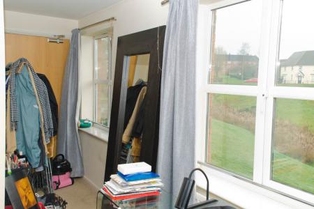 2 bedroom Flat for sale in With Garage