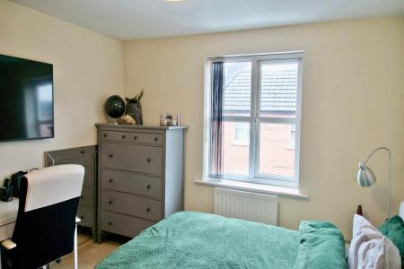 2 bedroom Flat for sale in With Garage