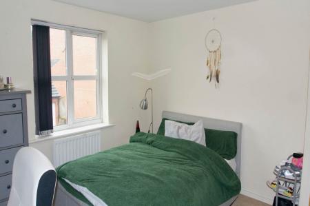 2 bedroom Flat for sale in With Garage