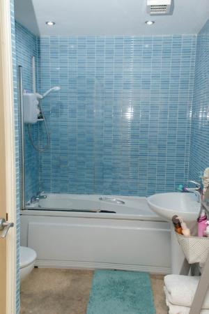 2 bedroom Flat for sale in With Garage