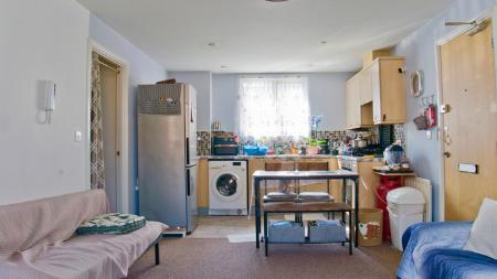 2 bedroom Flat for sale in Sockburn Close, Hamilton, Leicester, LE5