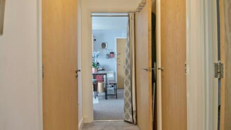 2 bedroom Flat for sale in Sockburn Close, Hamilton, Leicester, LE5