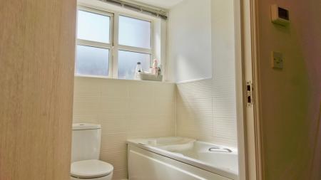 2 bedroom Flat for sale in Sockburn Close, Hamilton, Leicester, LE5