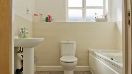 2 bedroom Flat for sale in Sockburn Close, Hamilton, Leicester, LE5