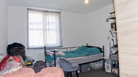 2 bedroom Flat for sale in Sockburn Close, Hamilton, Leicester, LE5