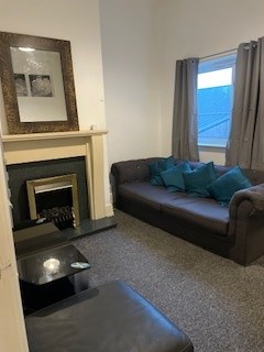 1 bedroom Flat to let in Overton Road, Humberstone, Leicester, LE5