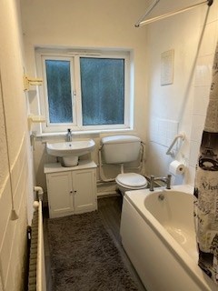 1 bedroom Flat to let in Overton Road, Humberstone, Leicester, LE5