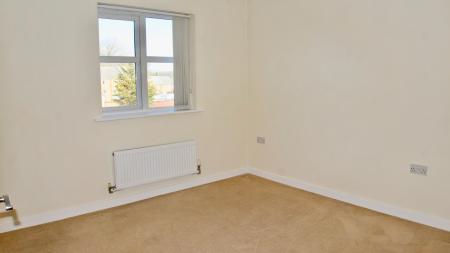 2 bedroom Flat to let in Saxthorpe Road, Hamilton, Leicester, LE5