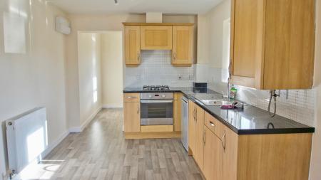 2 bedroom Flat to let in Saxthorpe Road, Hamilton, Leicester, LE5