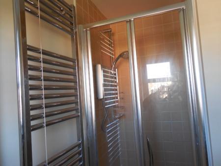 2 bedroom Flat to let in Saxthorpe Road, Hamilton, Leicester, LE5