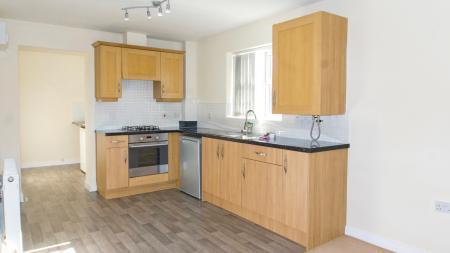 2 bedroom Flat to let in Saxthorpe Road, Hamilton, Leicester, LE5